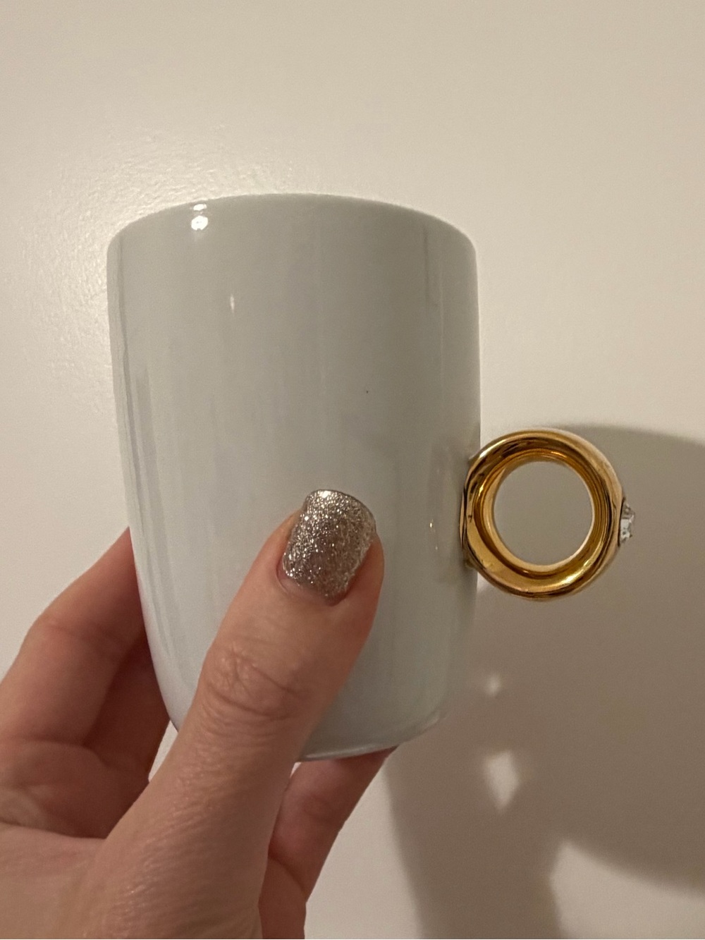Fred 2. Carat Ceramic Mug Glossy White with Gold Ring Handle